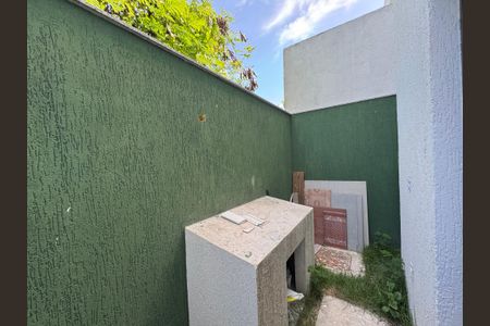 Casa de condomínio à venda com 180m², 4 quartos e 2 vagasÁrea externa