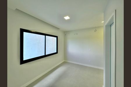 Casa de condomínio à venda com 180m², 4 quartos e 2 vagasSuíte 3