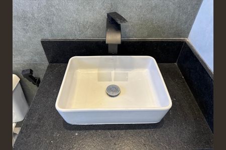 Casa de condomínio à venda com 180m², 4 quartos e 2 vagasSuíte 2 - Banheiro