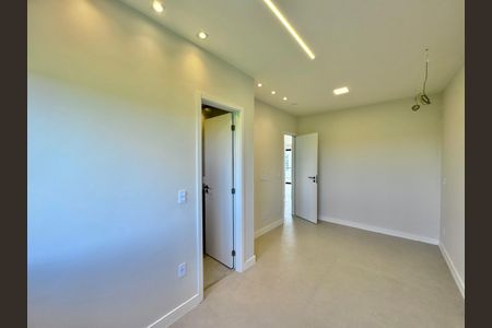 Casa de condomínio à venda com 180m², 4 quartos e 2 vagasSuíte 2