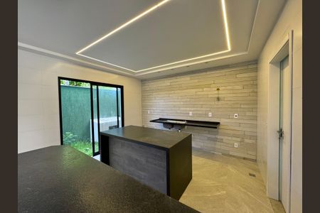 Casa de condomínio à venda com 180m², 4 quartos e 2 vagasCozinha