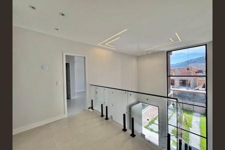 Casa de condomínio à venda com 180m², 4 quartos e 2 vagasHall Íntimo