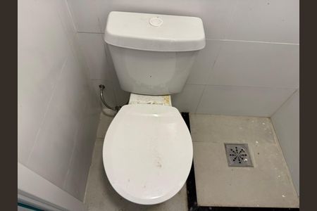 Casa de condomínio à venda com 180m², 4 quartos e 2 vagasÁrea de Serviço - Banheiro