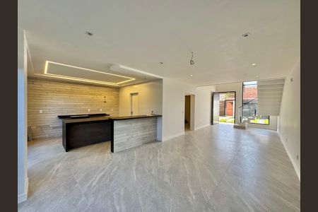 Casa de condomínio à venda com 180m², 4 quartos e 2 vagasSala