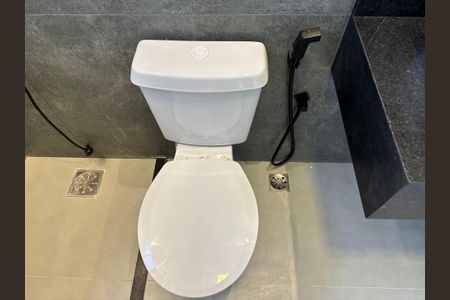 Casa de condomínio à venda com 180m², 4 quartos e 2 vagasSuíte 2 - Banheiro