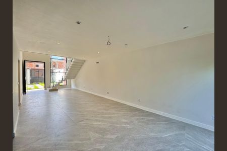 Casa de condomínio à venda com 180m², 4 quartos e 2 vagasSala