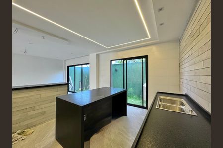 Casa de condomínio à venda com 180m², 4 quartos e 2 vagasCozinha