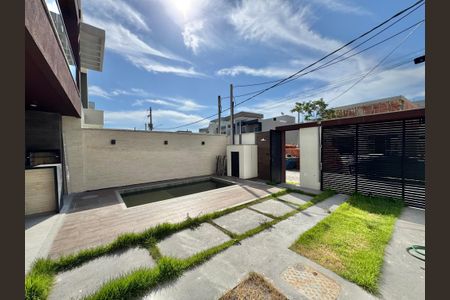 Casa de condomínio à venda com 180m², 4 quartos e 2 vagasÁrea externa