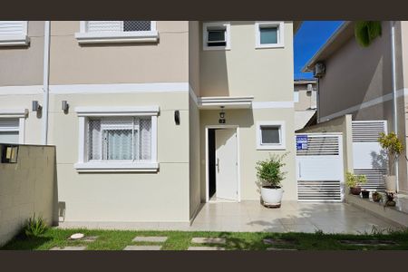 Casa de condomínio à venda com 89m², 3 quartos e 2 vagasFachada + Plaquinha