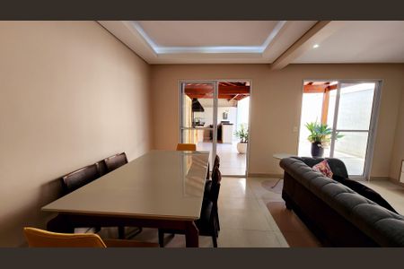 Casa de condomínio à venda com 89m², 3 quartos e 2 vagasSala