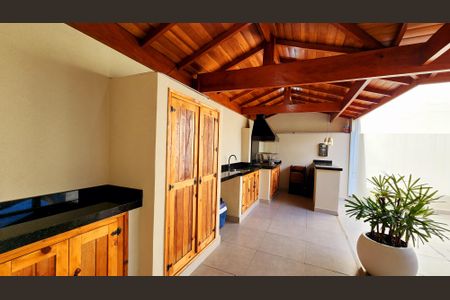 Casa de condomínio à venda com 89m², 3 quartos e 2 vagasQuintal