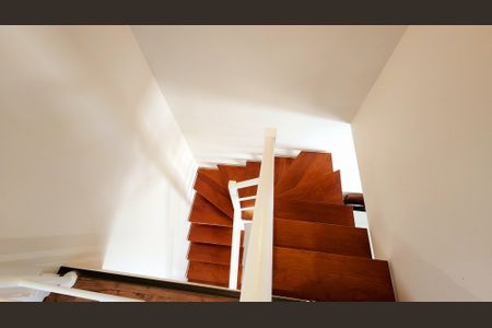 Casa de condomínio à venda com 89m², 3 quartos e 2 vagasEscada