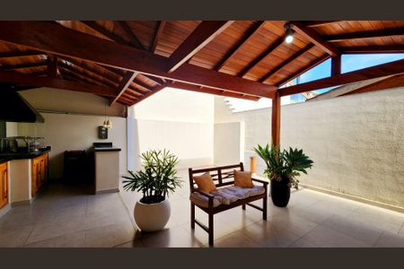 Casa de condomínio à venda com 89m², 3 quartos e 2 vagasQuintal