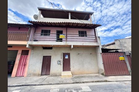 Casa à venda com 305m², 3 quartos e 1 vaga Casa à venda com 305m², 3 quartos e 1 vagaFachada e placa