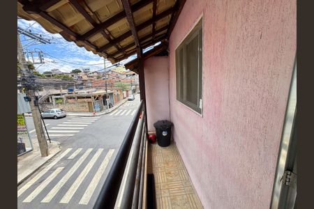 Casa à venda com 305m², 3 quartos e 1 vaga Casa à venda com 305m², 3 quartos e 1 vagaVaranda