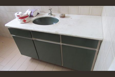 Casa à venda com 175m², 3 quartos e 2 vagasBanheiro