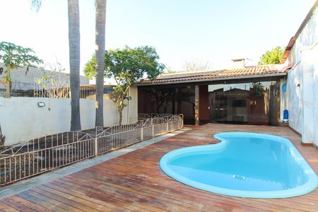 Casa à venda com 380m², 3 quartos e 2 vagasÁrea externa