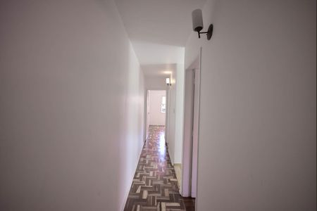 Casa à venda com 170m², 3 quartos e 2 vagasCorredor