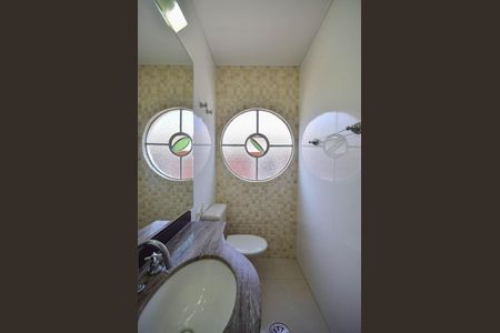 Casa à venda com 170m², 3 quartos e 2 vagasBanheiro