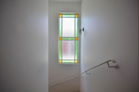 Casa à venda com 170m², 3 quartos e 2 vagasEscada