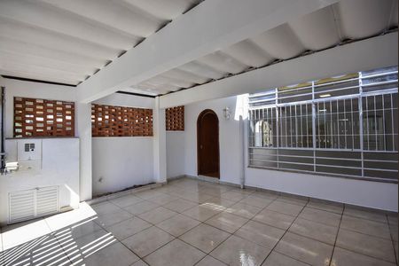 Casa à venda com 170m², 3 quartos e 2 vagasGaragem
