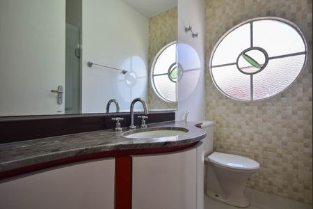 Casa à venda com 170m², 3 quartos e 2 vagasBanheiro