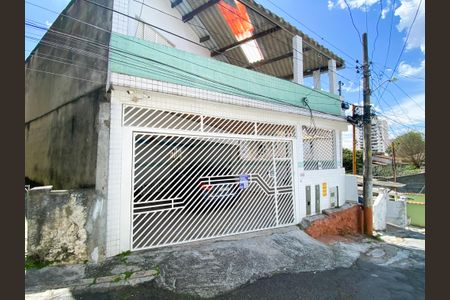 Casa para alugar com 100m², 2 quartos e sem vaga Casa para alugar com 100m², 2 quartos e sem vagaFachada