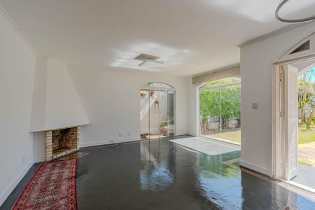 Casa à venda com 160m², 3 quartos e 5 vagas Casa à venda com 160m², 3 quartos e 5 vagasSala