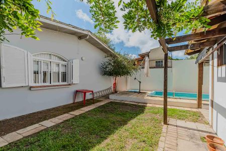 Casa à venda com 160m², 3 quartos e 5 vagas Casa à venda com 160m², 3 quartos e 5 vagasÁrea externa