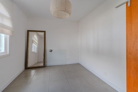 Casa à venda com 160m², 3 quartos e 5 vagas Casa à venda com 160m², 3 quartos e 5 vagasQuarto 1