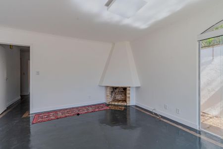 Casa à venda com 160m², 3 quartos e 5 vagas Casa à venda com 160m², 3 quartos e 5 vagasSala