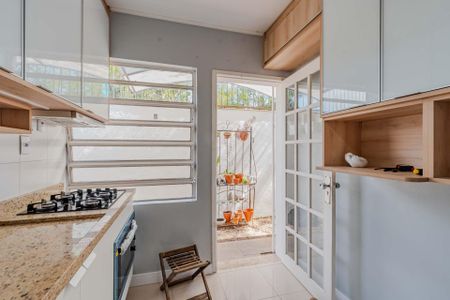 Casa à venda com 160m², 3 quartos e 5 vagas Casa à venda com 160m², 3 quartos e 5 vagasCozinha