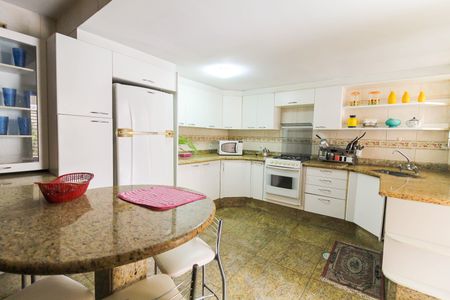 Casa para alugar com 208m², 3 quartos e 3 vagas Casa para alugar com 208m², 3 quartos e 3 vagasCozinha