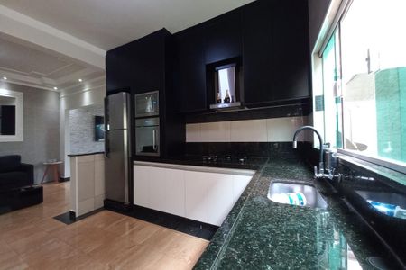 Casa à venda com 242m², 3 quartos e 3 vagasCozinha