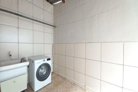 Casa à venda com 242m², 3 quartos e 3 vagasÁrea de Serviço