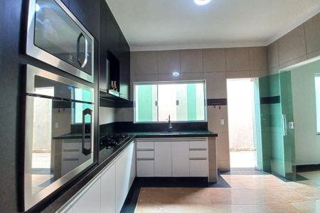 Casa à venda com 242m², 3 quartos e 3 vagasCozinha