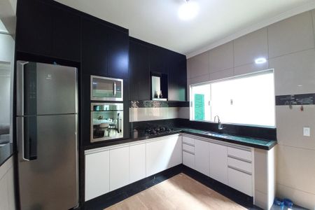 Casa à venda com 242m², 3 quartos e 3 vagasCozinha