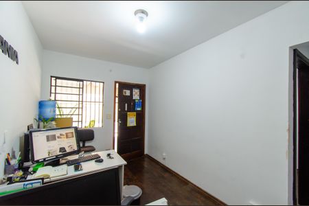 Casa à venda com 80m², 3 quartos e 2 vagasSala