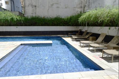 Studio à venda com 76m², 1 quarto e 1 vagaPiscina