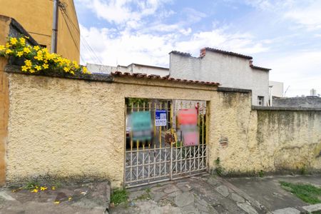 Casa para alugar com 384m², 3 quartos e 2 vagas Casa para alugar com 384m², 3 quartos e 2 vagasFachada