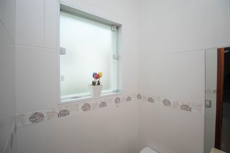 Casa à venda com 90m², 2 quartos e 2 vagasBanheiro