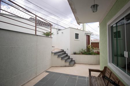 Casa à venda com 90m², 2 quartos e 2 vagasQuintal
