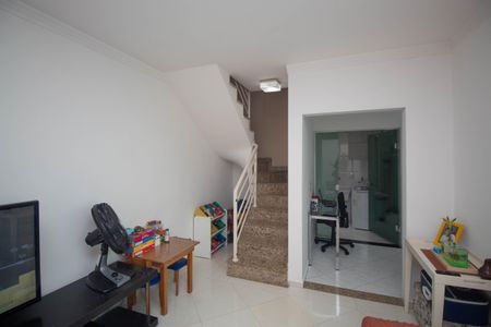 Casa à venda com 90m², 2 quartos e 2 vagasSala