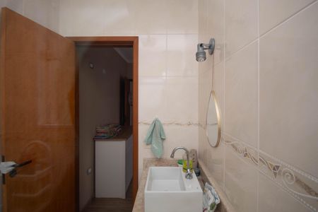 Casa à venda com 90m², 2 quartos e 2 vagasBanheiro da Suíte 1