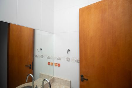 Casa à venda com 90m², 2 quartos e 2 vagasBanheiro