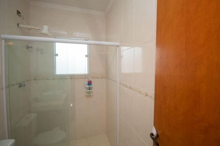 Casa à venda com 90m², 2 quartos e 2 vagasBanheiro da Suíte 1