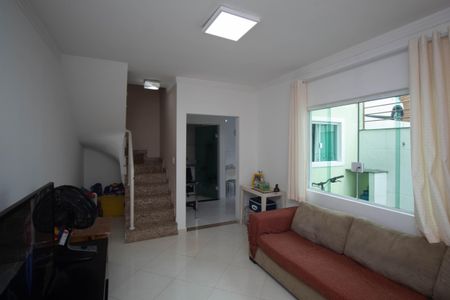 Casa à venda com 90m², 2 quartos e 2 vagasSala