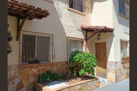 Casa à venda com 79m², 3 quartos e 1 vaga Casa à venda com 79m², 3 quartos e 1 vagaFachada