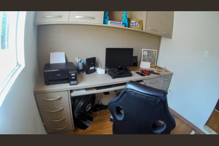 Casa de condomínio à venda com 115m², 4 quartos e 4 vagasEscritório