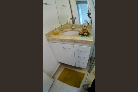 Casa de condomínio à venda com 115m², 4 quartos e 4 vagasBanheiro